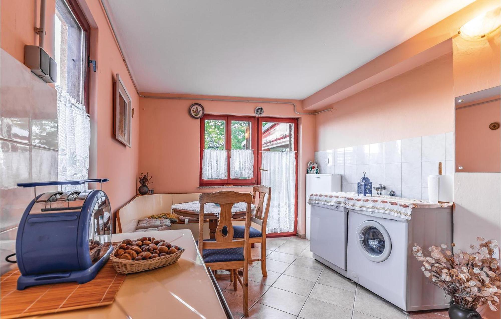 1 Bedroom Pet Friendly Home In Sisan Exterior photo