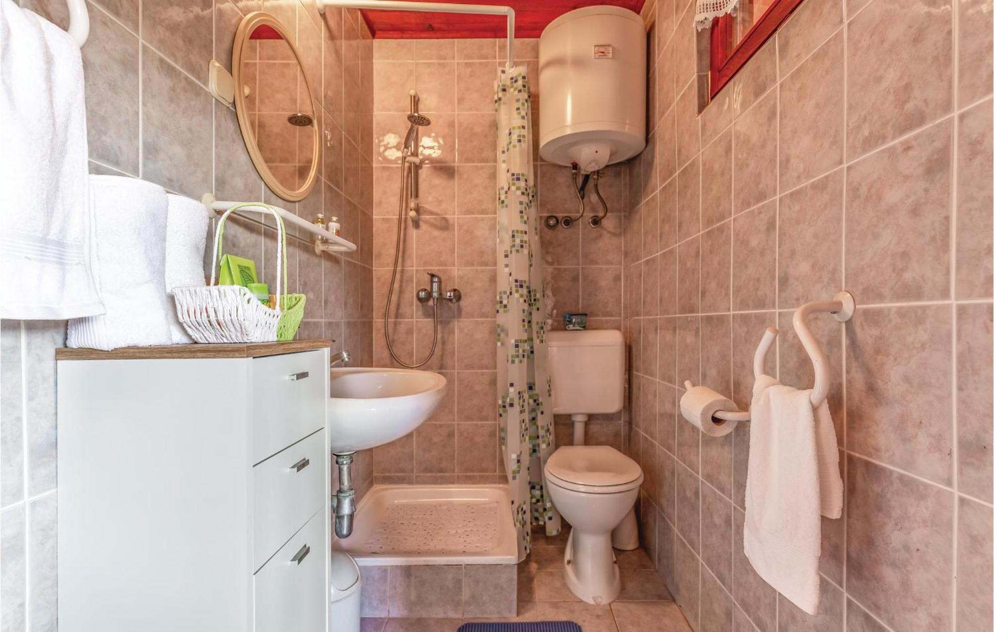 1 Bedroom Pet Friendly Home In Sisan Exterior photo
