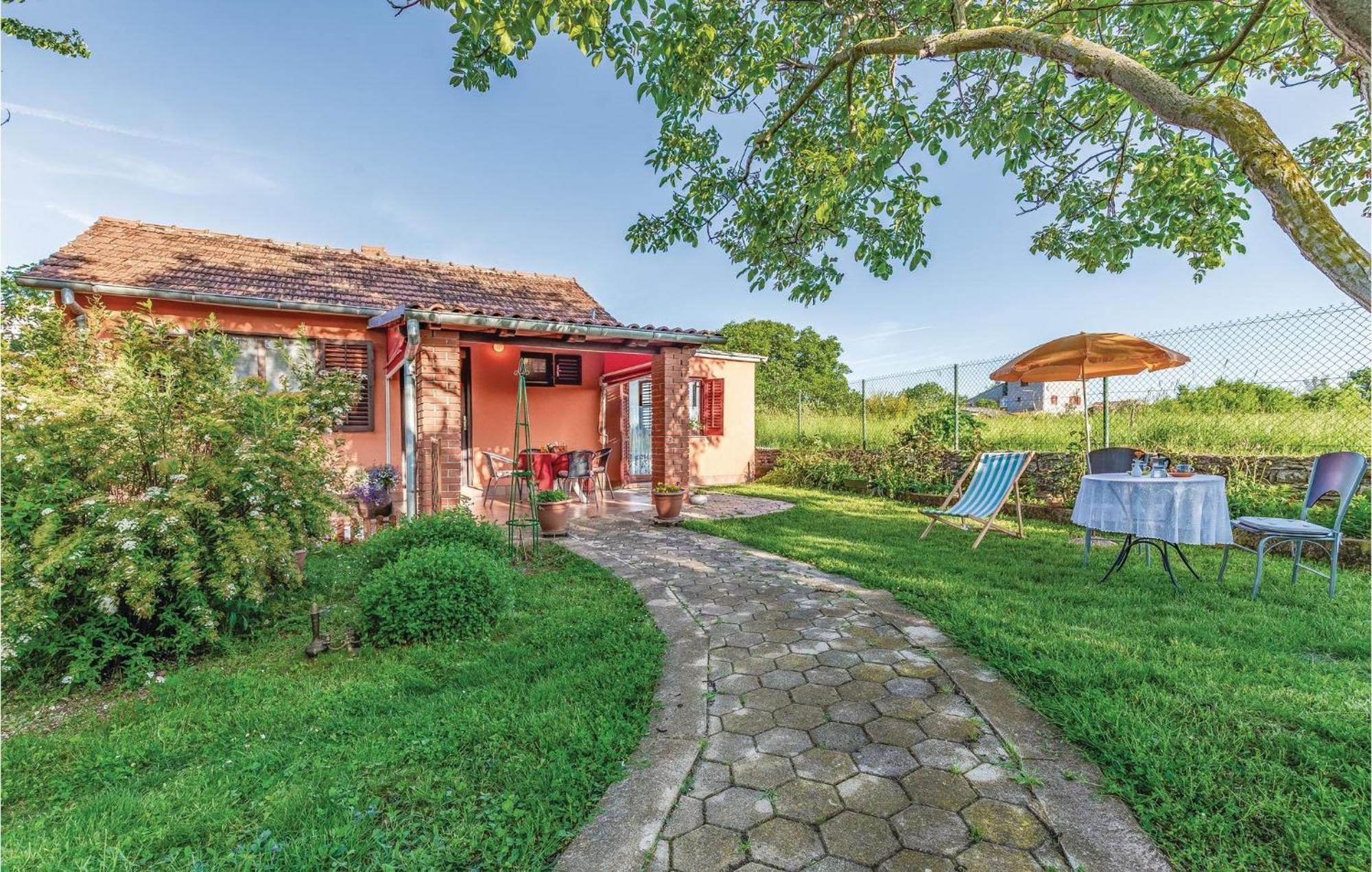 1 Bedroom Pet Friendly Home In Sisan Exterior photo